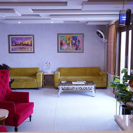 Hotel Avalon Suites Multan Ngoại thất bức ảnh