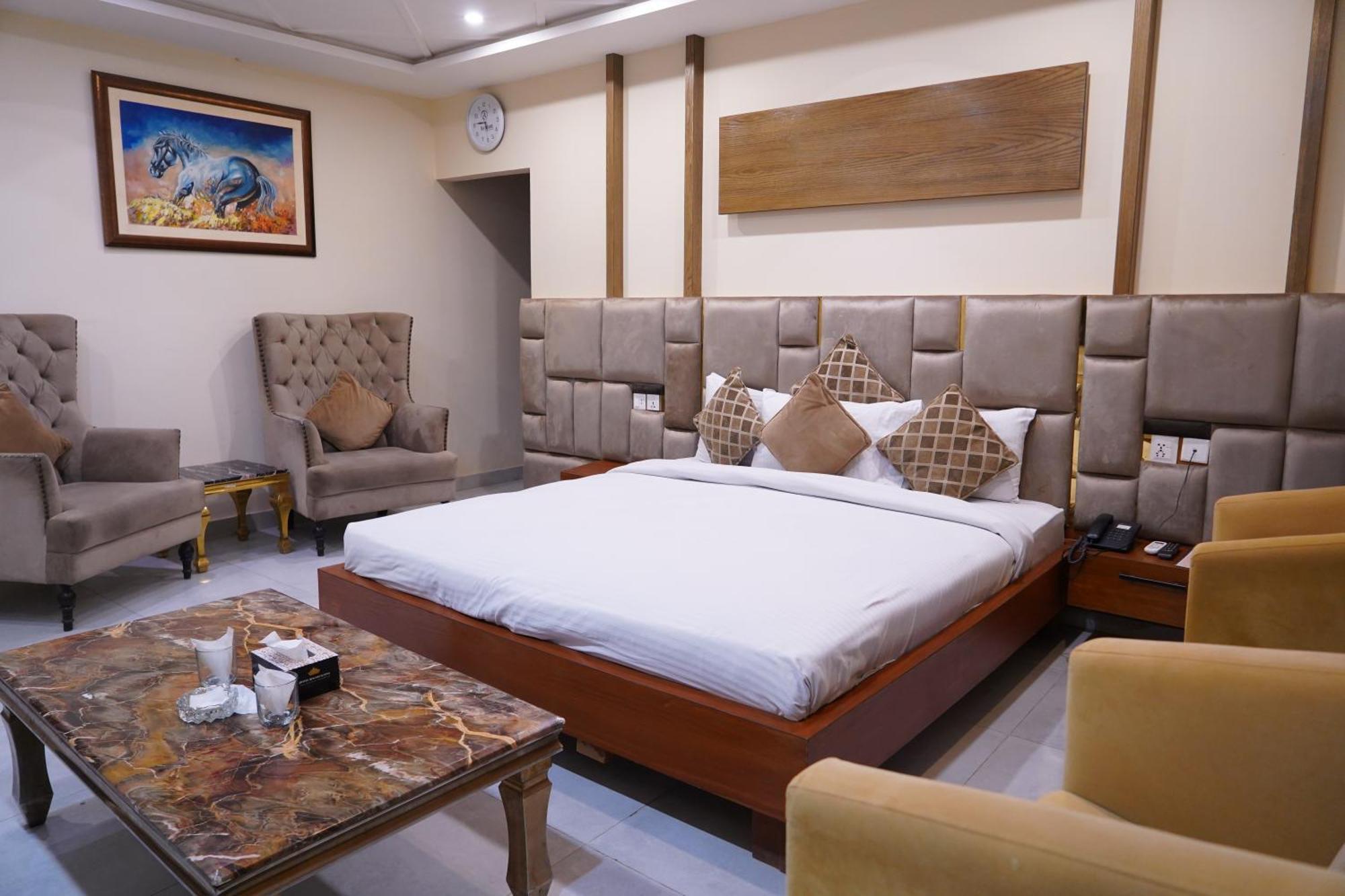 Hotel Avalon Suites Multan Ngoại thất bức ảnh