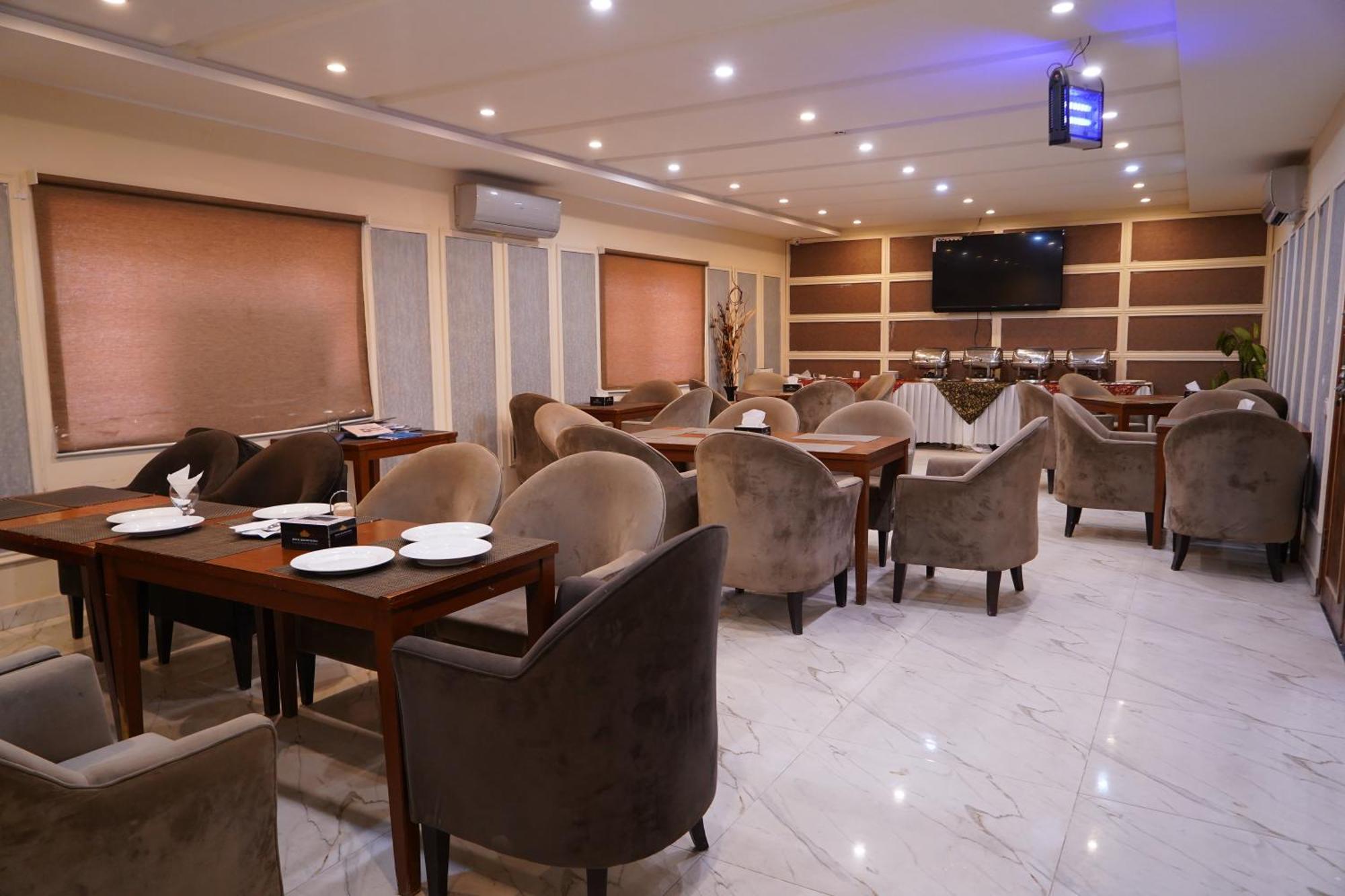 Hotel Avalon Suites Multan Ngoại thất bức ảnh