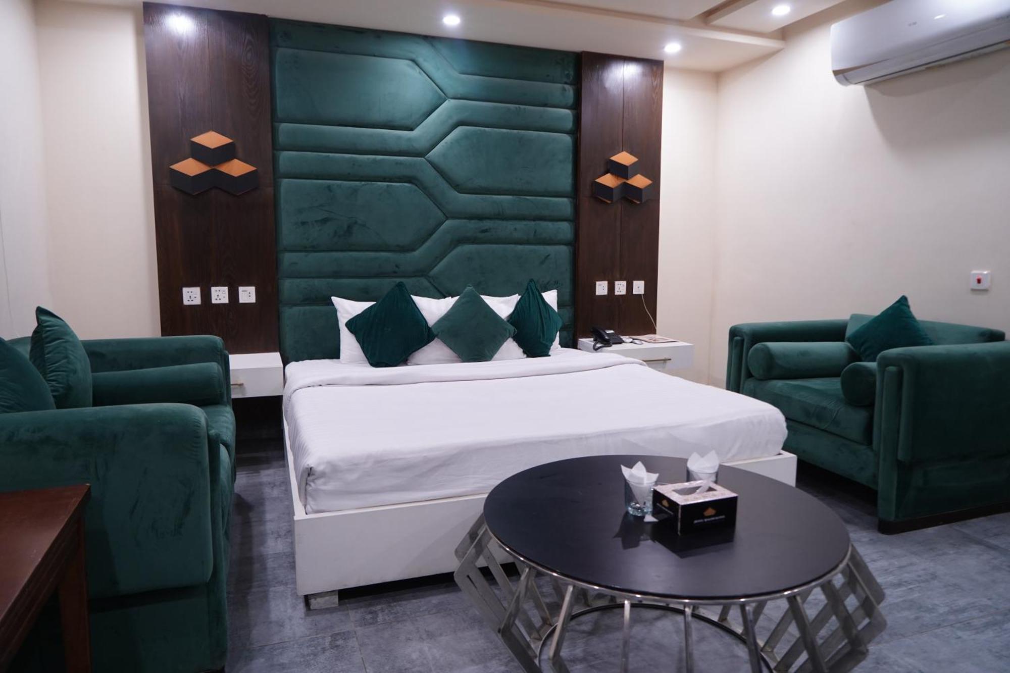 Hotel Avalon Suites Multan Ngoại thất bức ảnh