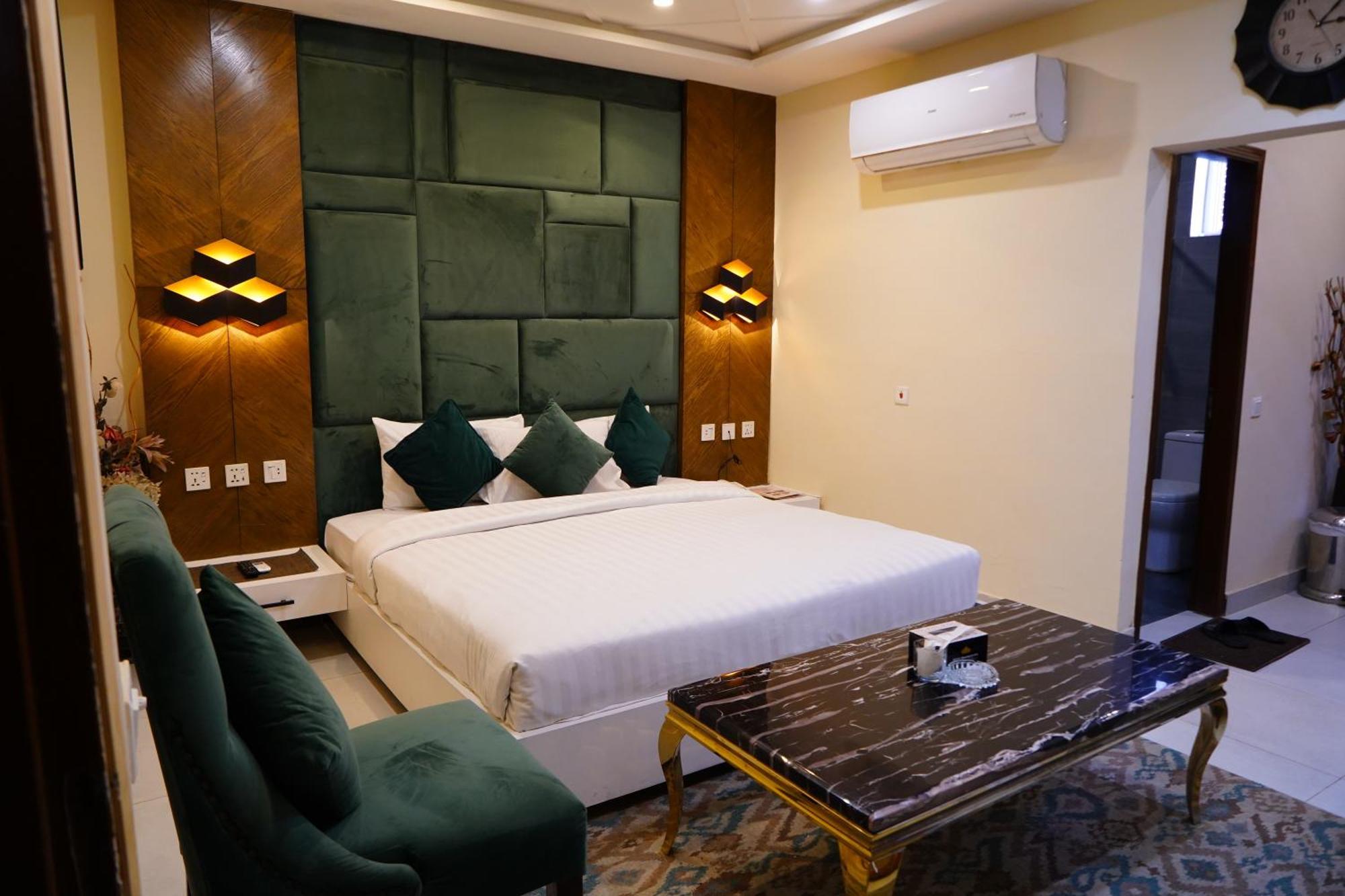 Hotel Avalon Suites Multan Ngoại thất bức ảnh