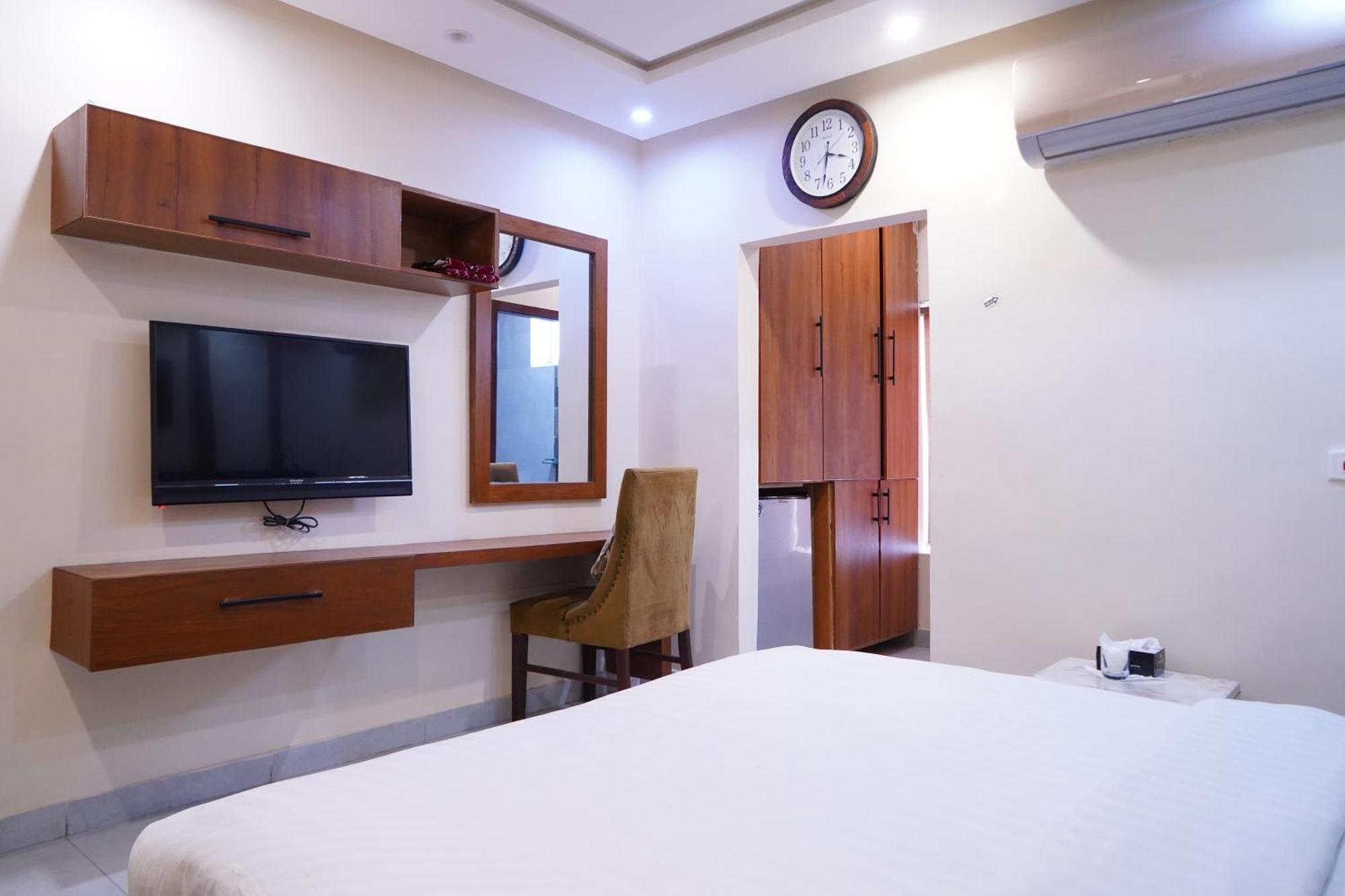 Hotel Avalon Suites Multan Ngoại thất bức ảnh