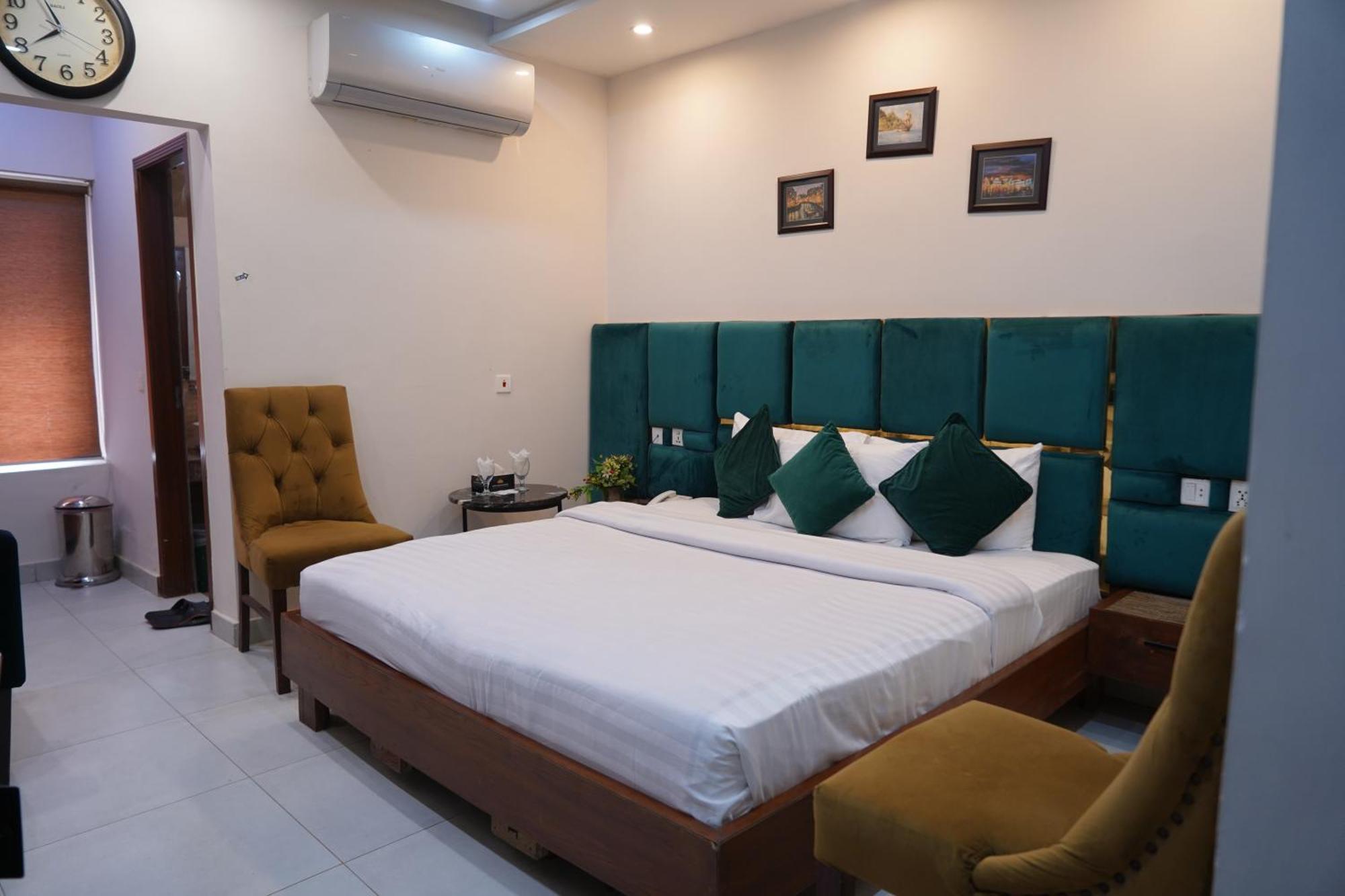 Hotel Avalon Suites Multan Ngoại thất bức ảnh