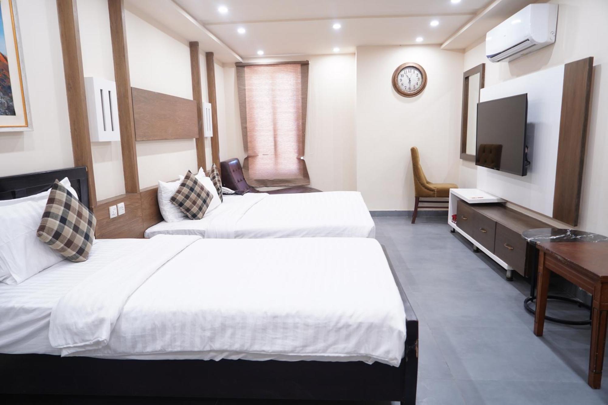 Hotel Avalon Suites Multan Ngoại thất bức ảnh