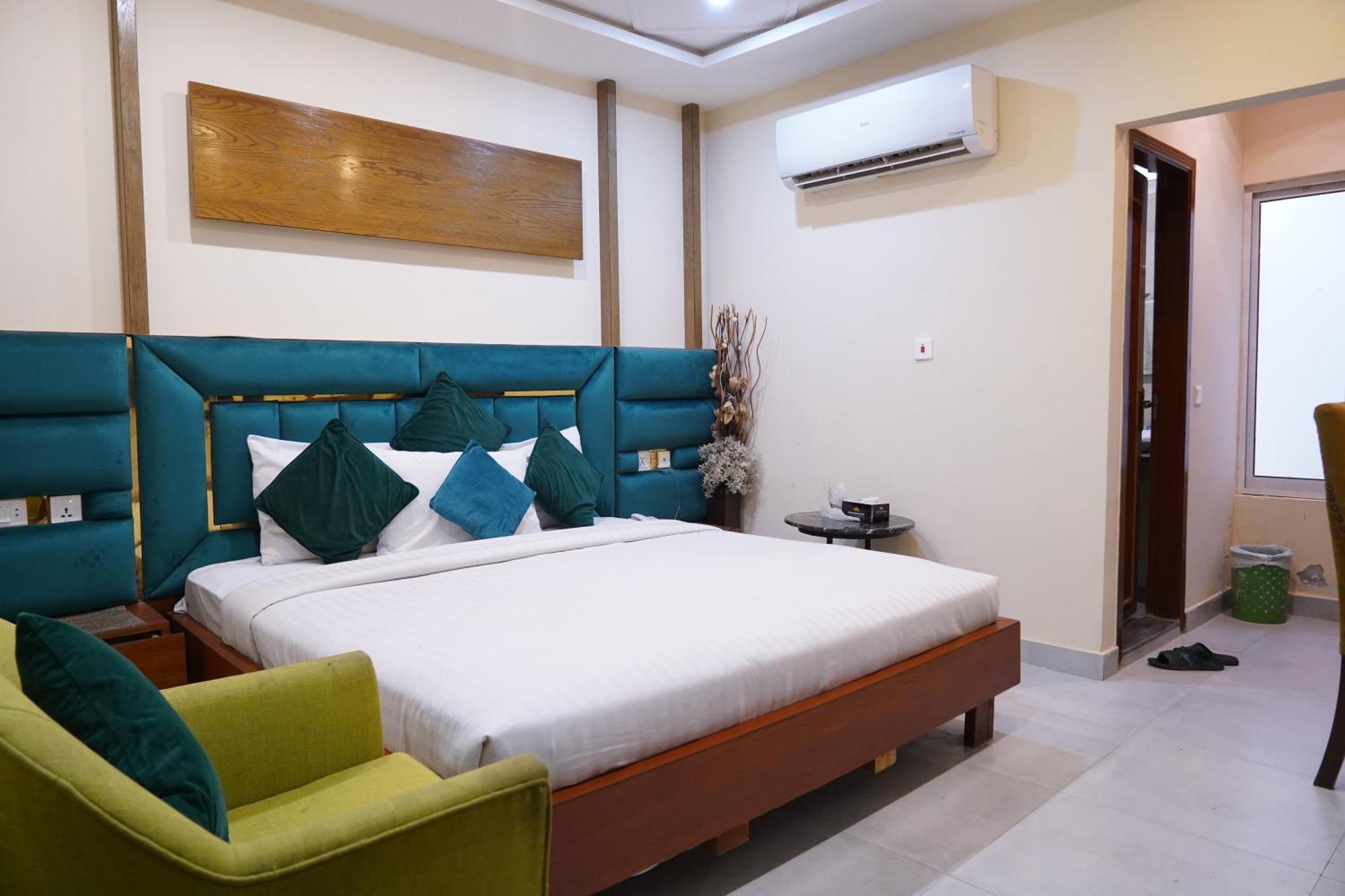 Hotel Avalon Suites Multan Ngoại thất bức ảnh