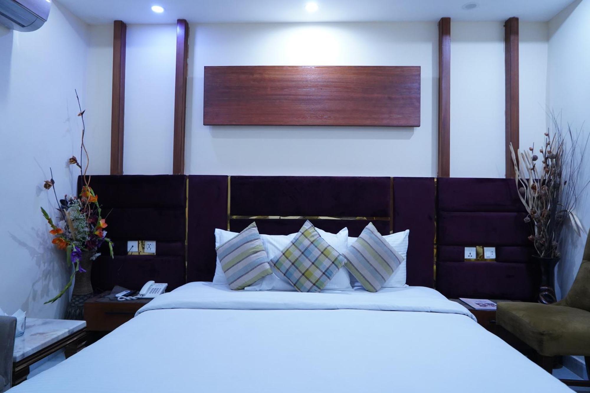 Hotel Avalon Suites Multan Ngoại thất bức ảnh