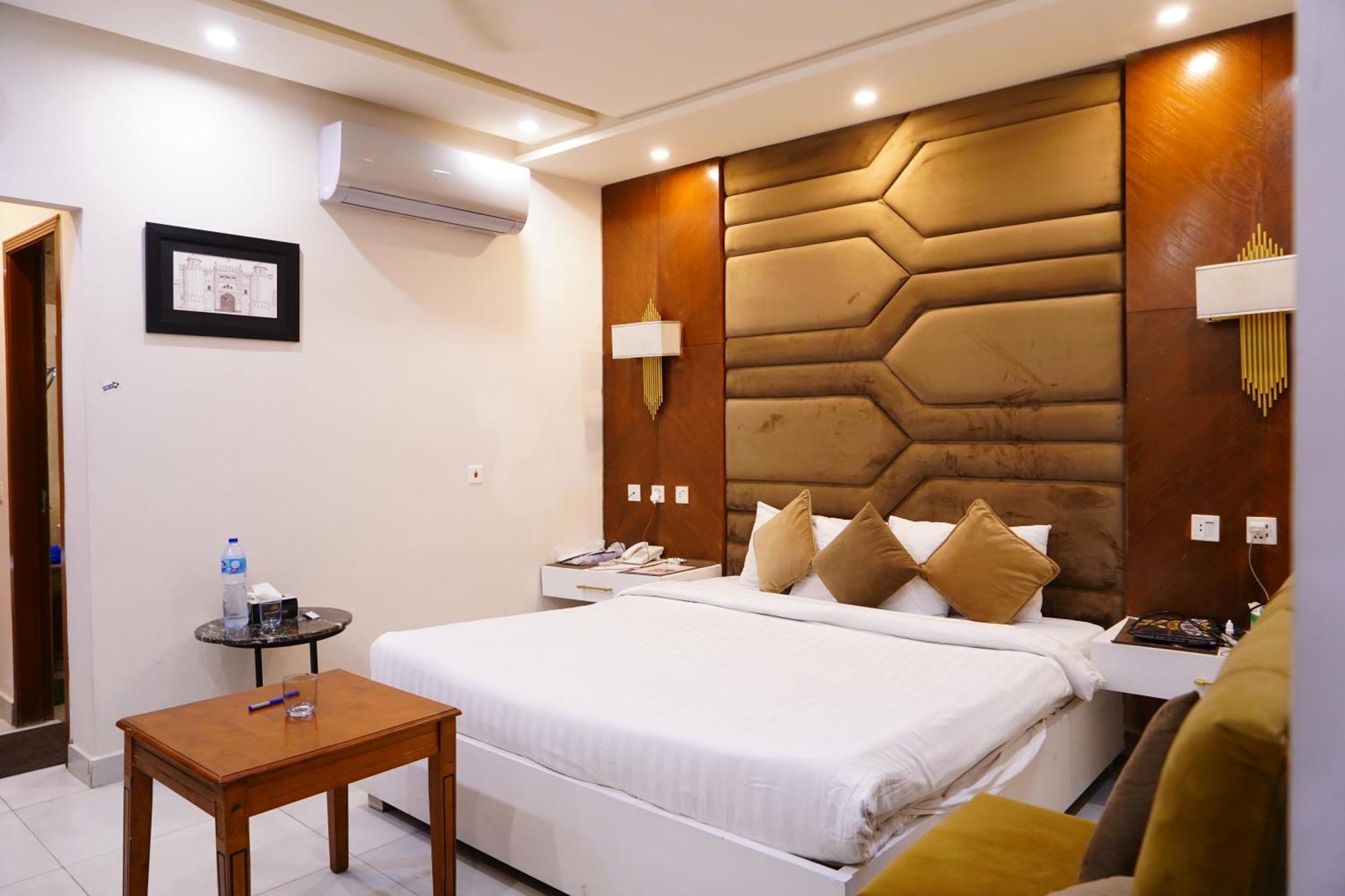 Hotel Avalon Suites Multan Ngoại thất bức ảnh