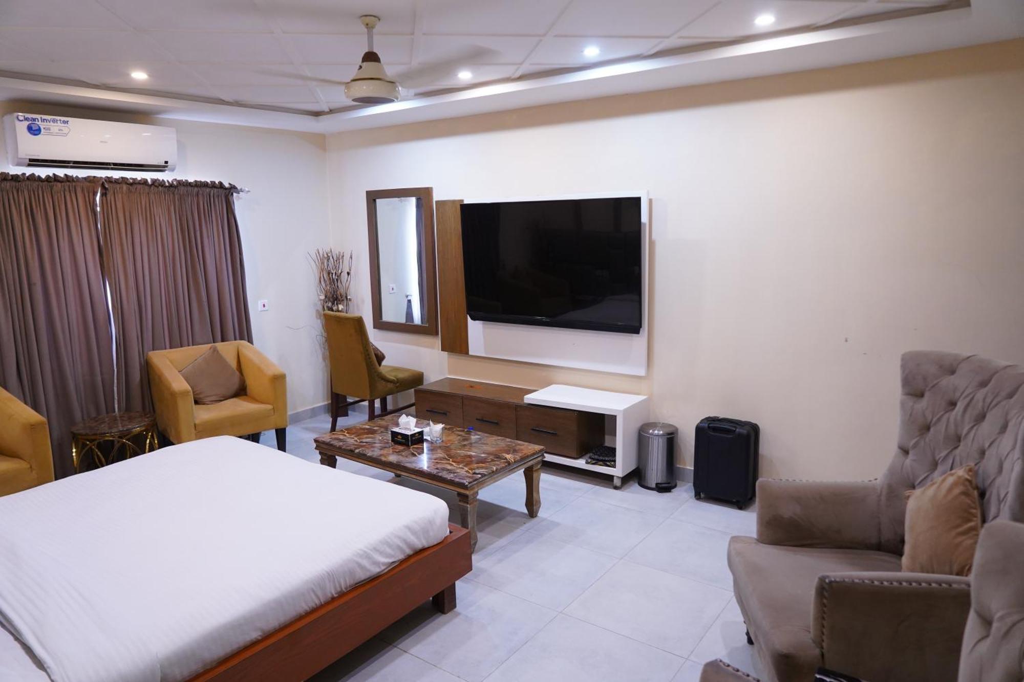 Hotel Avalon Suites Multan Ngoại thất bức ảnh