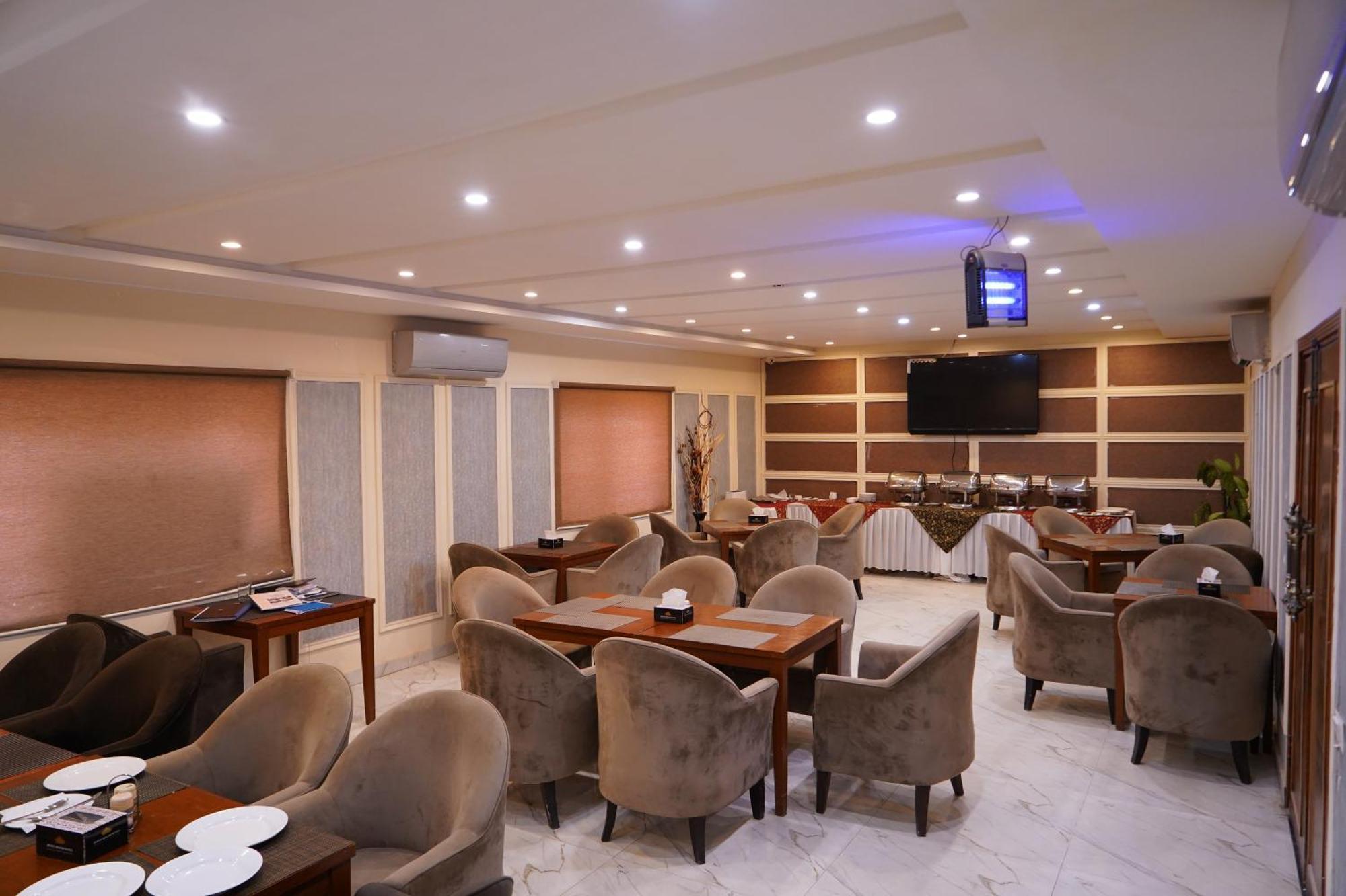 Hotel Avalon Suites Multan Ngoại thất bức ảnh