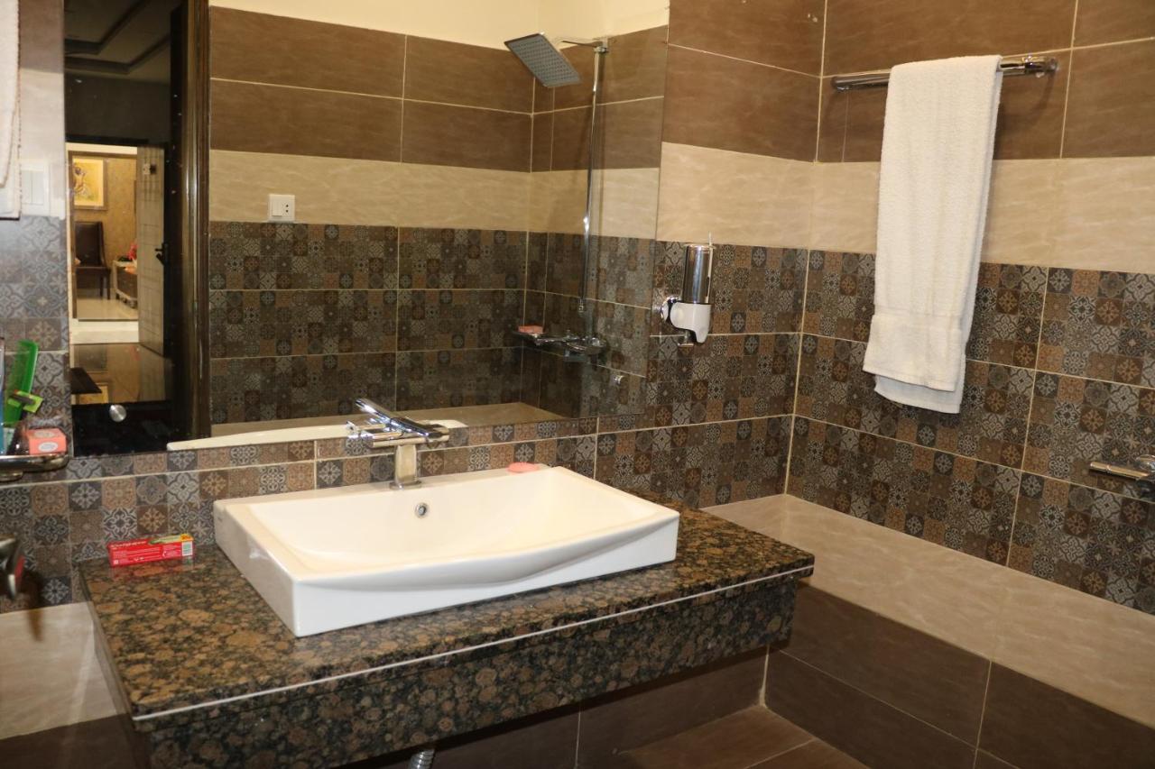 Hotel Avalon Suites Multan Ngoại thất bức ảnh