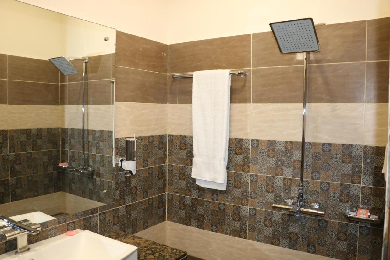 Hotel Avalon Suites Multan Ngoại thất bức ảnh